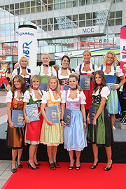 Die Finalistinnen des Pre-Castings für das Angermaier Wiesn-Dirndl 2010 (©Foto: Martin Schmitz)